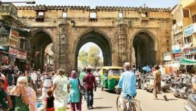 teen darwaza